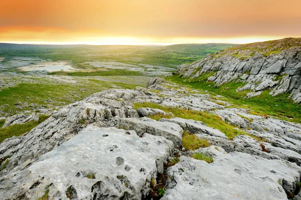 Spectacular landscape of the Burren region of County Clare, Ireland. Exposed karst limestone bedrock at the Burren National Park. — Stock Photo, Image