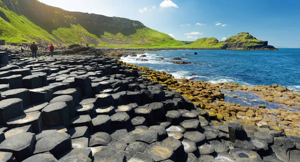 Giants Causeway, ett område med hexagonala basalt stenar, County Antrim, Nordirland. Berömd turistattraktion, UNESCO: s världsarvslista. — Stockfoto