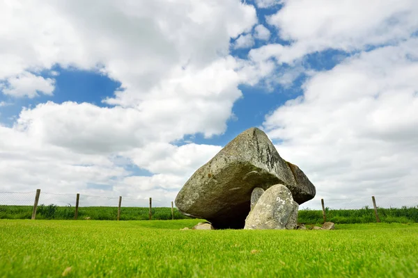 The Brownshill Dolmen, officially known as Kernanstown Cromlech, a magnificent megalithic granite capstone, located in County Carlow, Ireland. — Stock Photo, Image