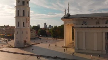 Yaz günü Vilnius Katedral Meydanı'nın havadan görünümü