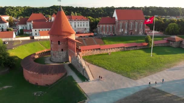 Letecký pohled na hrad Kaunas — Stock video