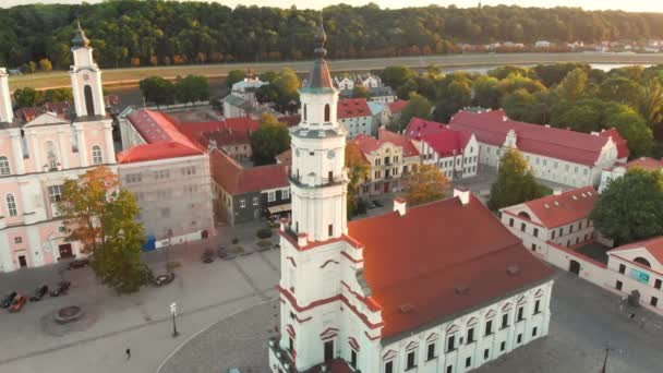 Vista aérea de la Plaza del Ayuntamiento de Kaunas — Vídeos de Stock