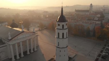 Vilnius Katedral Meydanı'nın havadan sabah manzarası