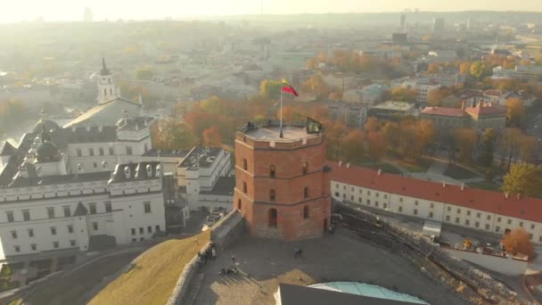 Aerial arc morning view of Gediminas Tower in the centre of Vilnius — Stock Video
