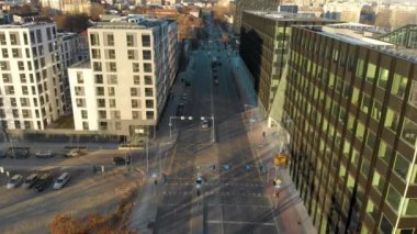 Sonbahar sezonunda Vilnius modern şehir sokak havadan görünümü