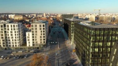 Sonbahar sezonunda Vilnius modern şehir sokak havadan görünümü