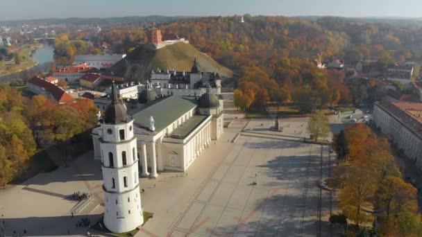 Vilnius Eski Kent'in ana meydanı Katedral Meydanı'nın havadan görünümü — Stok video