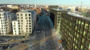 Sonbahar sezonunda Vilnius modern şehir sokak havadan görünümü