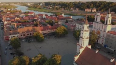 Kaunas Town Square hava görünümü Old Town, Kaunas, Litvanya güneşli yaz akşamı.