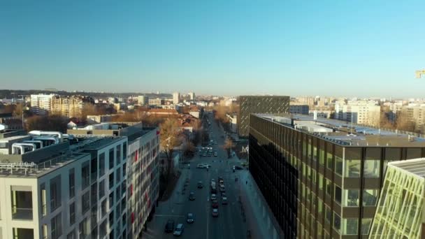 Luchtfoto Van Het Moderne Deel Van Rinktines Street Met Auto — Stockvideo