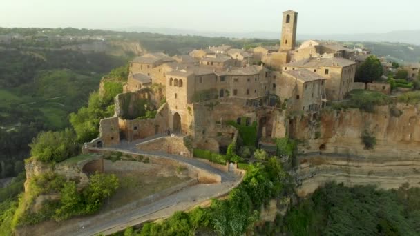 Vue Aérienne Célèbre Ville Civita Bagnoregio Soir Été — Video