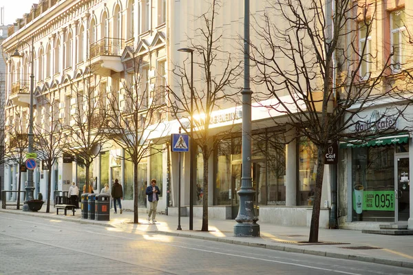 Vilnius Lithuania April 2020 Townspeople Tourists Strolling Gedimino Avenue One — Stock Photo, Image