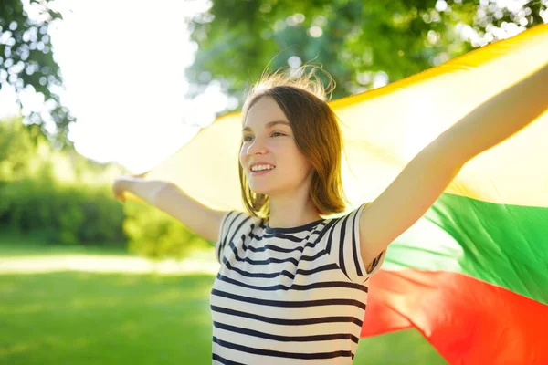 Schattig Jong Meisje Met Driekleurige Litouwse Vlag Litouwse Staatsdag Kind — Stockfoto