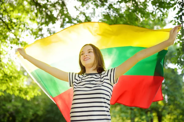Jolie Jeune Fille Tenant Drapeau Tricolore Lituanien Jour Fête Nationale — Photo