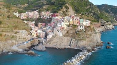 Manarola 'nın hava manzarası, ünlü Cinque Terre kasabaları, Liguria, Kuzey İtalya