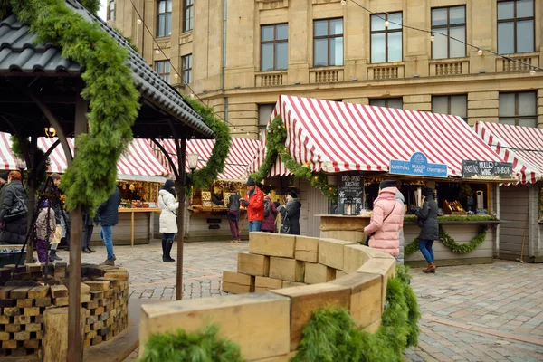 Riga Latvia Diciembre 2019 Las Personas Que Disfrutan Del Mercado — Foto de Stock