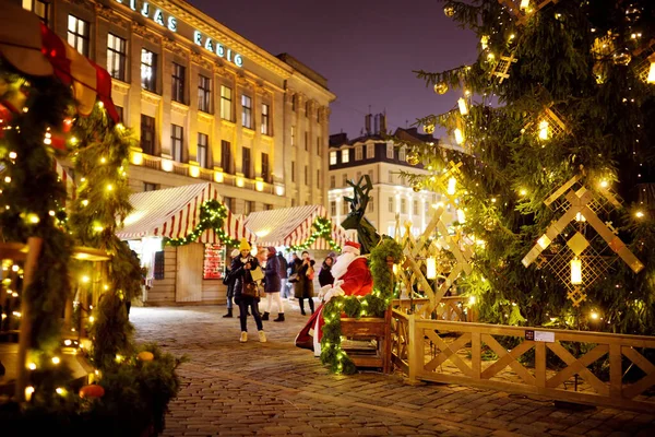 Riga Latvia December 2019 People Enjoying Most Authentic Christmas Market — Stock Photo, Image