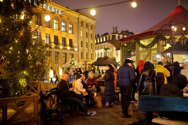 Riga Lotyšsko Prosince 2019 Lidé Užívají Nejautentičtější Vánoční Trh Rize — Stock fotografie