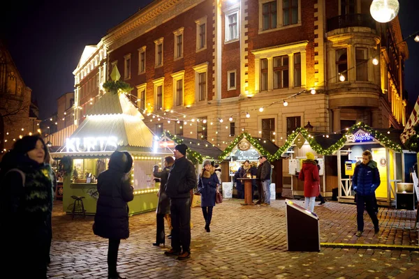 Riga Lotyšsko Prosince 2019 Lidé Užívají Nejautentičtější Vánoční Trh Rize — Stock fotografie