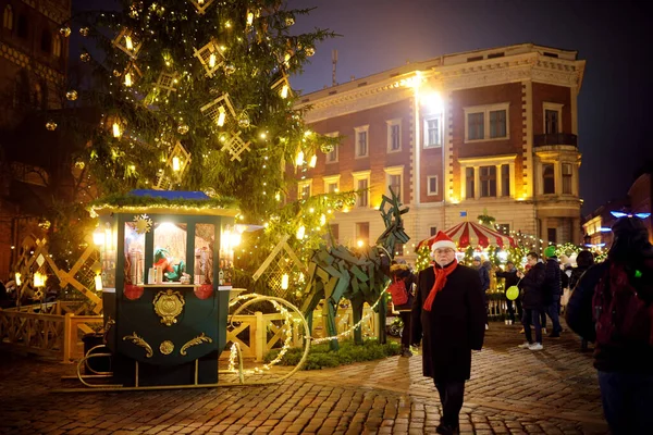 Riga Lotyšsko Prosince 2019 Lidé Užívají Nejautentičtější Vánoční Trh Rize — Stock fotografie