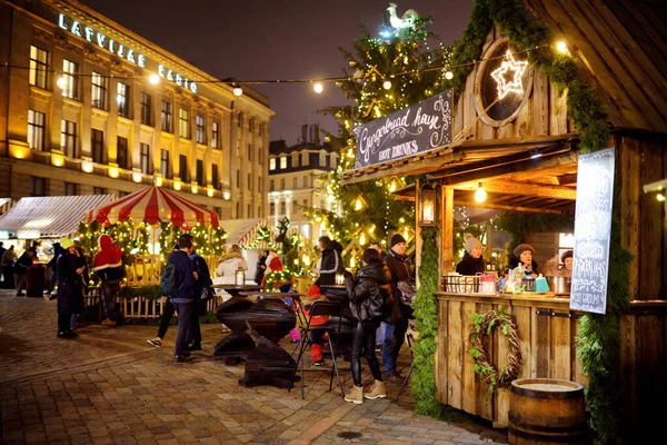 Riga Latvia December 2019 People Enjoying Most Authentic Christmas Market — Stock Photo, Image