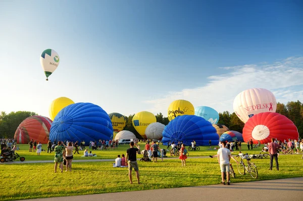 Vilnius Litauen Juli 2020 Bunte Heißluftballons Starten Einem Sonnigen Sommerabend — Stockfoto