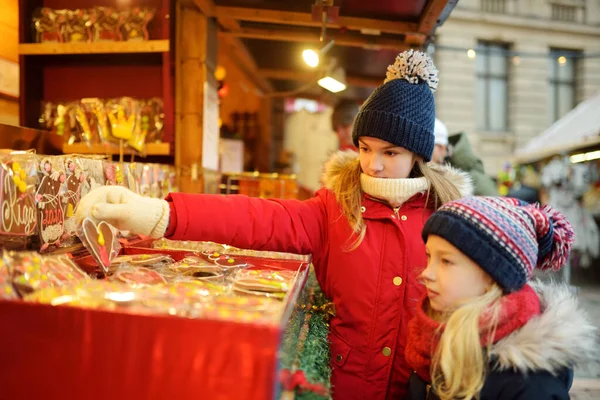 Cute Young Sisters Choosing Sweets Traditional Christmas Market Riga Latvia — Stock Photo, Image