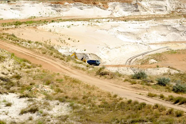 Industrial working out of white forming sand in an open-cast mine