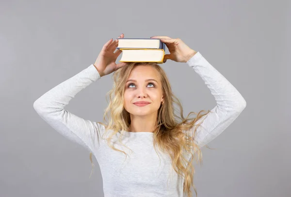 Mujer Joven Con Libros Cabeza Sobre Fondo Gris —  Fotos de Stock