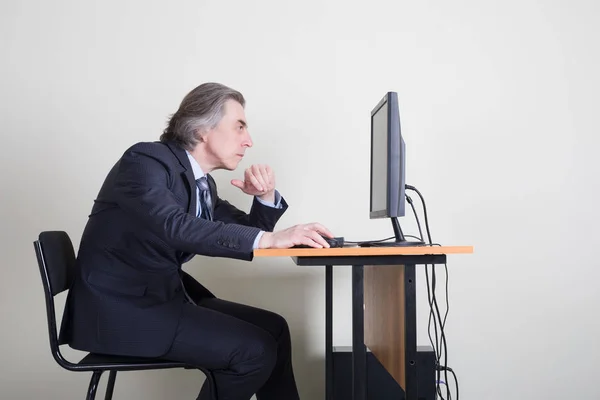 Businessman Working Computer Looking Screen — Stock Photo, Image