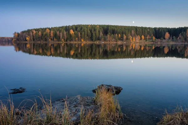 Malowniczy Jesienny Krajobraz Piękny Uralski Krajobraz Jesienią — Zdjęcie stockowe