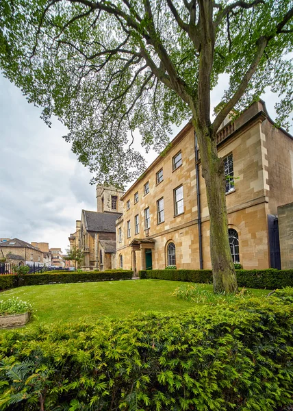 Linton House, the former rectory, is the entrance to the St Peter\'s college houses the porters\' lodge and college library. Oxford University. England