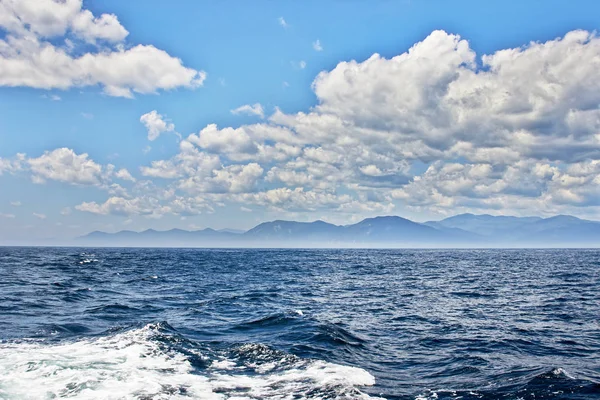Schönes blaues Meer — Stockfoto
