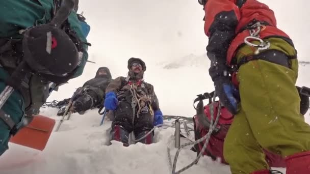 Altai November 2015 Climber Resting Glacier Climbing Top Mountain — Stock Video