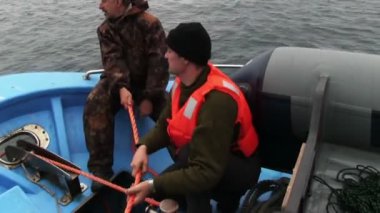 Tekne deniz su üzerinde hareket oturan adam  