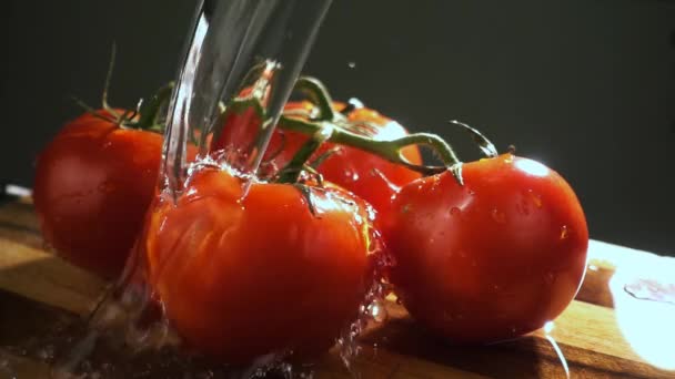 Rode tomaten — Stockvideo