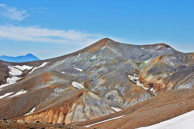 Ebeko volkan caldera Fumarole alanında. Sıcak kükürt gazı emisyon
