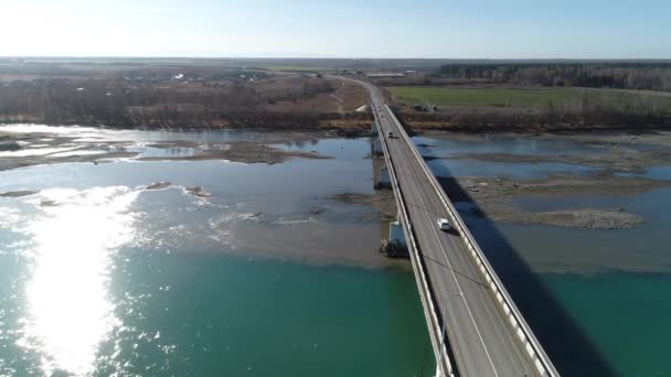 Luftaufnahme Einer Brücke Über Den Sibirischen Fluss Bija Altai Russland — Stockvideo