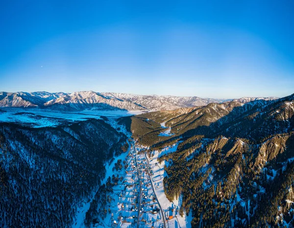 Kış köyünün hava panosu — Stok fotoğraf