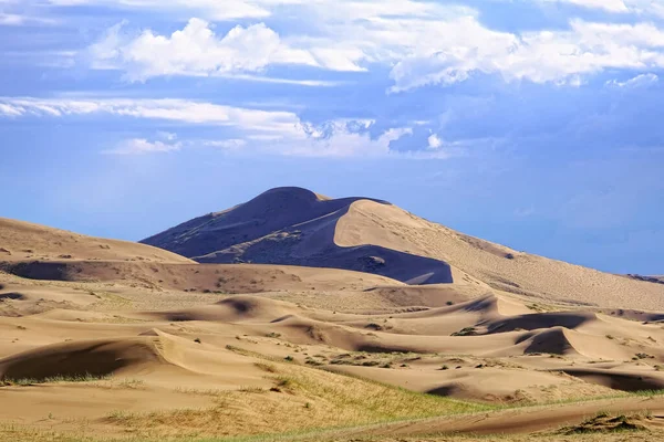 蒙古的Barkhans在杜尔根努尔湖附近的沙丘沙漠 蒙古西部霍夫省 — 图库照片