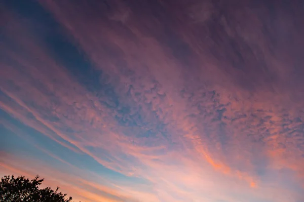 Cielo Brillante Atardecer Con Nubes Rojas — Foto de Stock