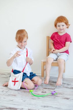 Doktor ve hasta çocuk oyun