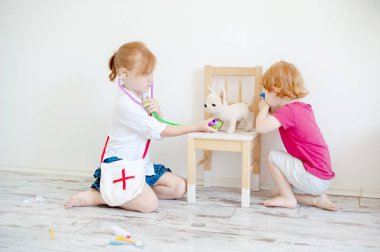 Çocuk içinde belgili tanımlık veteriner oyun