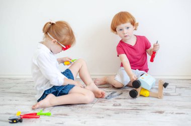 Çocuk oyuncak araba tamir