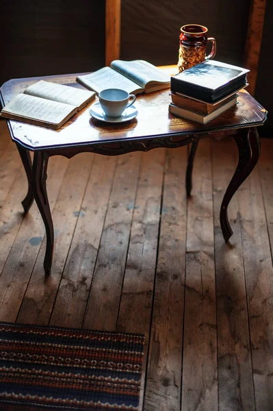 Antique Wooden Table Books Cup Table — Stock Photo, Image