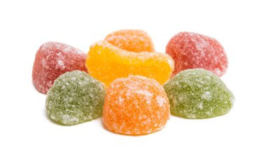 Beyaz arka plan üzerinde izole jöle meyve şeker