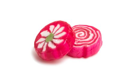 Beyaz arkaplanda lolipoplar izole edildi