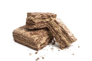 Halva beyaz arkaplanda izole edildi