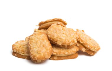 Beyaz arka plan üzerinde izole krem ile fındık tanımlama