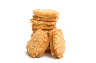 Beyaz arka plan üzerinde izole krem ile fındık tanımlama